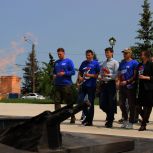 В Курске единороссы почтили память жертв крушения поезда в Брянской области
