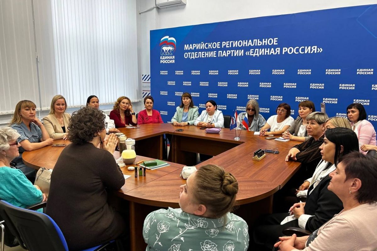 В Штабе общественной поддержки «Единой России» прошло второе заседание женского клуба в рамках проекта «Женское движение Единой России»