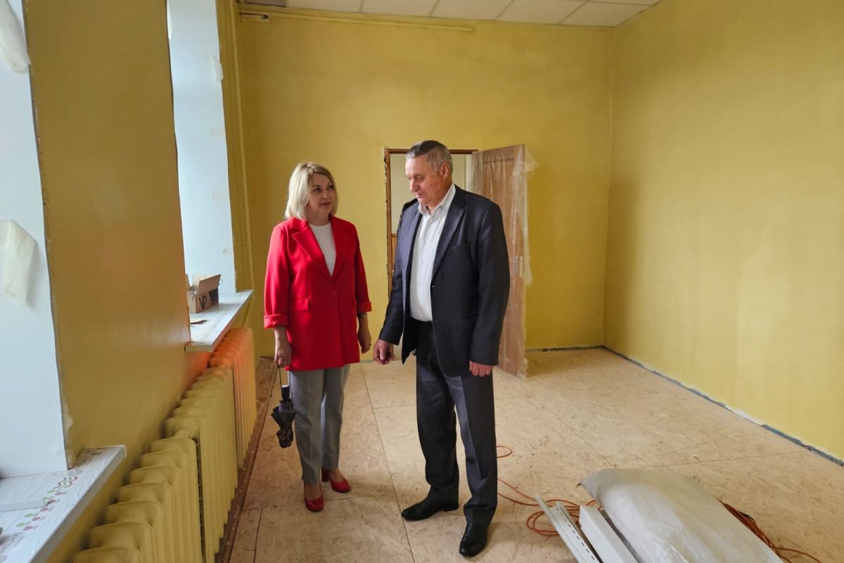 Михаил Букин проверил ход капитального ремонта Федякинского сельского дома культуры в Рыбновском районе