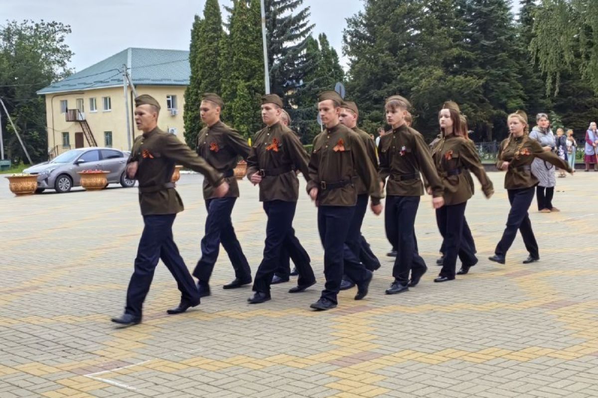В Волово Липецкой области единороссы провели смотр строя и песни среди школ округа
