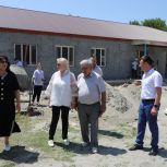 Елена Павлюченко ознакомилась с ходом капремонта школы в Кизлярском районе