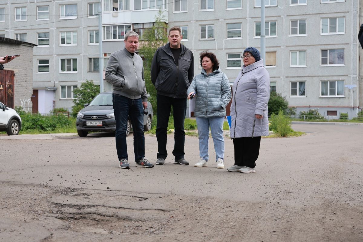 Градоначальник Дмитрий Морев проверил благоустройство в Соломбале