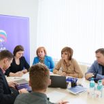 Ксения Мишонова и Денис Перепелицын ответили на вопросы жителей в подмосковной приемной «Единой России»