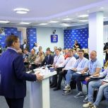 Александр Тихонов принимает участие в очном обучении участников проекта «ПолитСтарт»