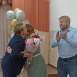 Депутаты Архгордумы, члены фракции «Единая Россия» поздравили выпускников школ с получением аттестатов