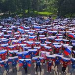 «Праздник, который объединяет нас всех»: петербургские единороссы поздравили жителей города с Днем России