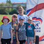 Уличные тренировки для детей проводят бийские единороссы в рамках спортивного марафона «Сила России»