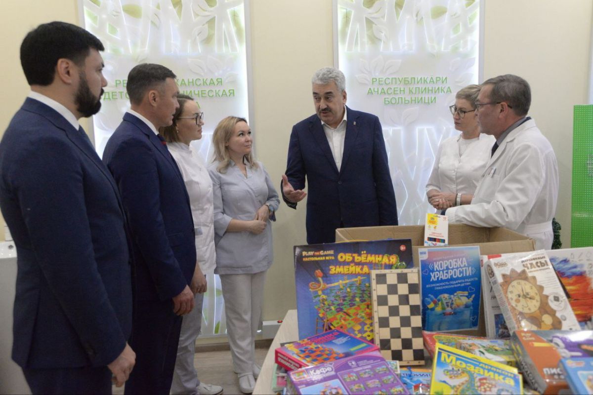 Поздравление Леонида Черкесова с 40-летием Республиканской детской клинической больницы