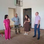 Наталья Бутузова проверила ход работ по капитальному строительству Дома культуры в селе Икряное