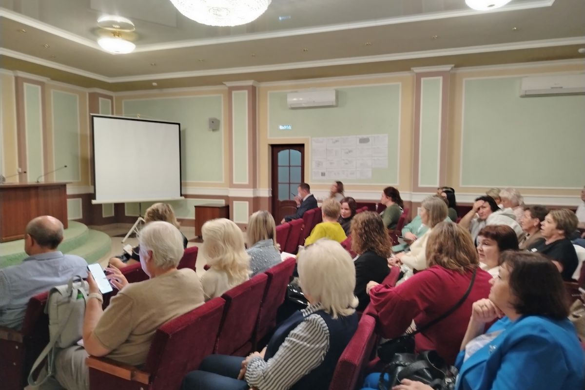 Жителям Октябрьского района рассказали о мерах государственной поддержки семей при рождении детей