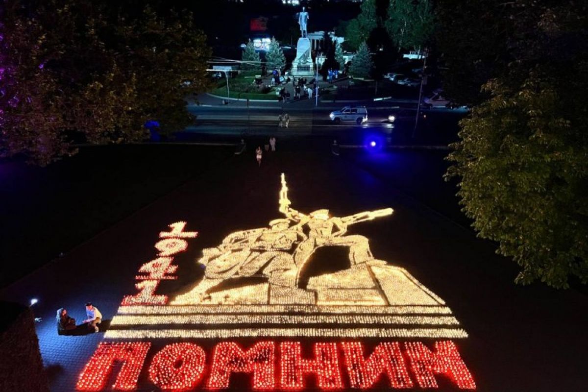 Севастопольцы зажгли тысячи свечей в память о жертвах Великой Отечественной войны