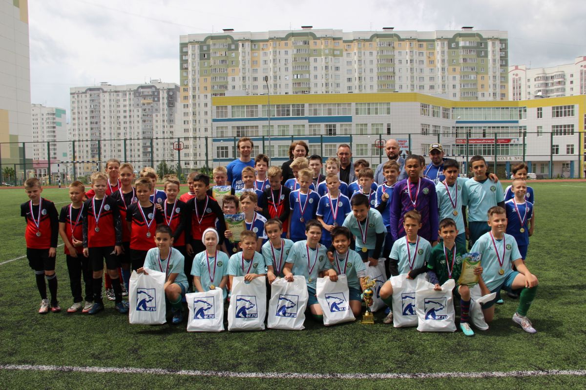 Праздник детского футбола устроили партийцы в Курске