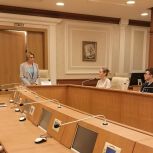 Елена Чечунова организовала экскурсию для старшеклассников в региональный парламент