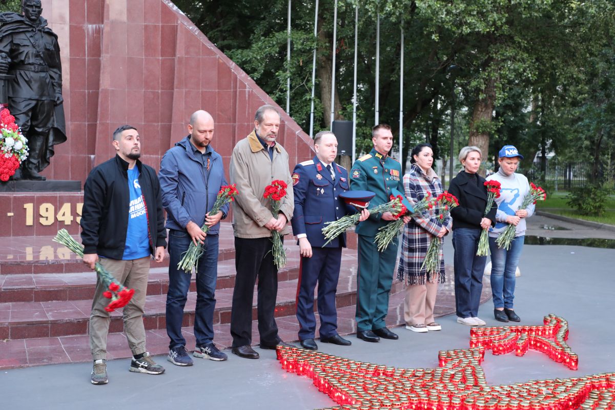 Молодогвардейцы Москвы провели международную акцию «Огненные картины войны»