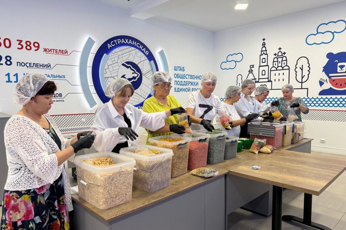 Мастер-класс по изготовлению наборов из сухих продуктов длительного хранения прошёл в Штабе общественной поддержки