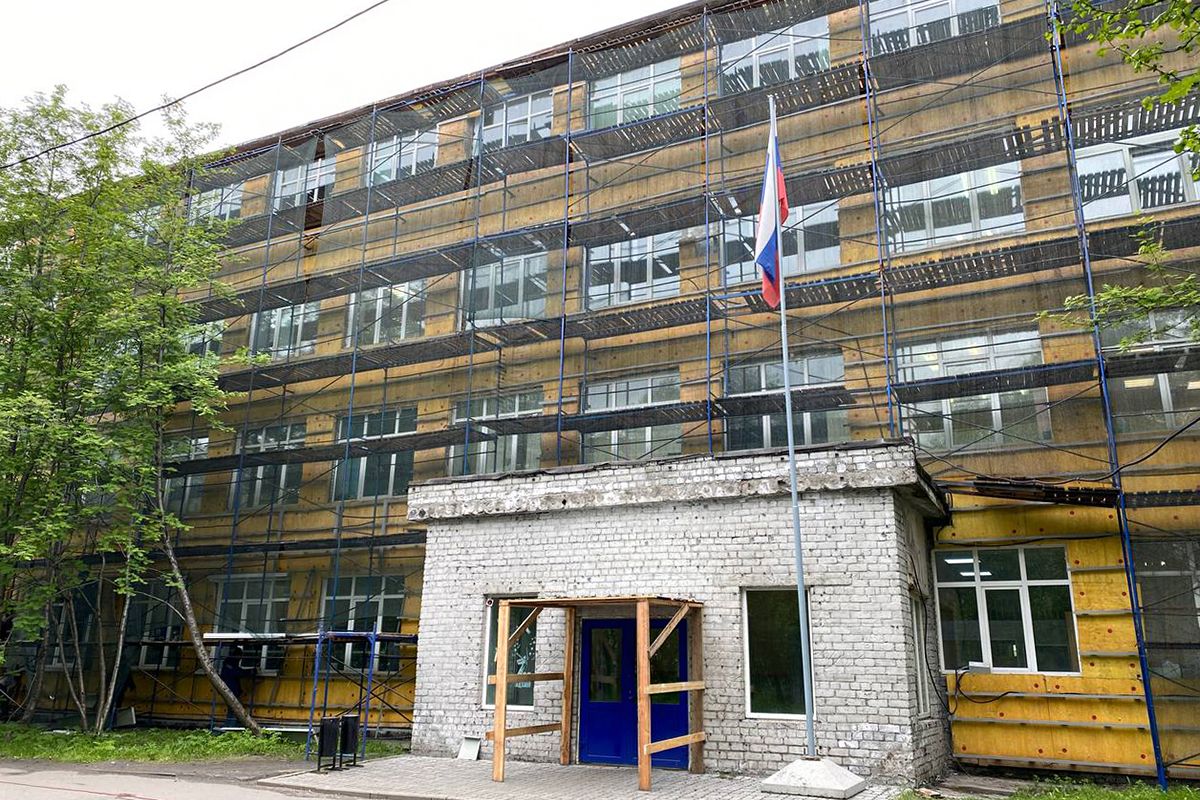 Мониторинговая группа в Мурманске оценила ход капитального ремонта строительного колледжа