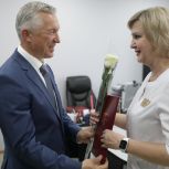 Волгоградские партийцы поздравили медиков с наступающим профессиональным праздником