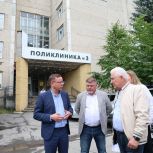 Виктор Якимов и Анна Соломеина проконтролировали капитальный ремонт трех объектов здравоохранения в Каменске-Уральском
