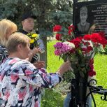 В Челябинской области при поддержке «Единой России» отрыли мемориальные доски в память об участниках СВО