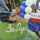 «Единая Россия» провела в Донецке парад колясок