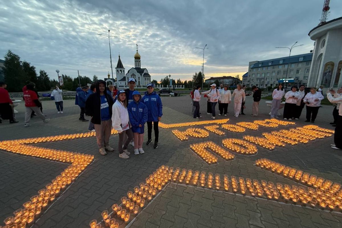 Знамя Победы, скульптура «Родина-мать зовёт!», звезда: партийцы зажгли в Югре «Огненные картины войны»