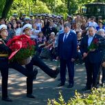 На Елагином острове почтили память героических моряков-балтийцев, погибших при разминировании Финского залива