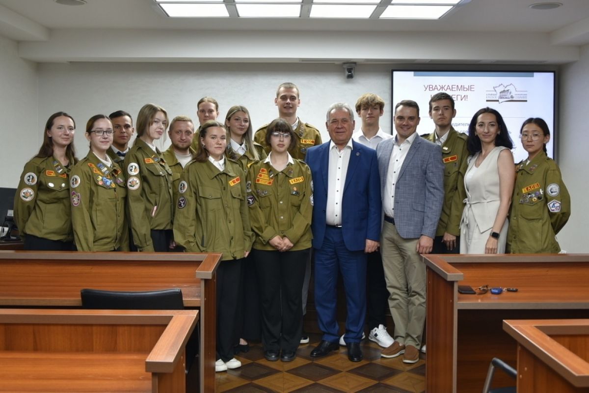 Сила земли: Александр Романенко встретился с участниками первого в Алтайском крае студенческого сельхозпроекта