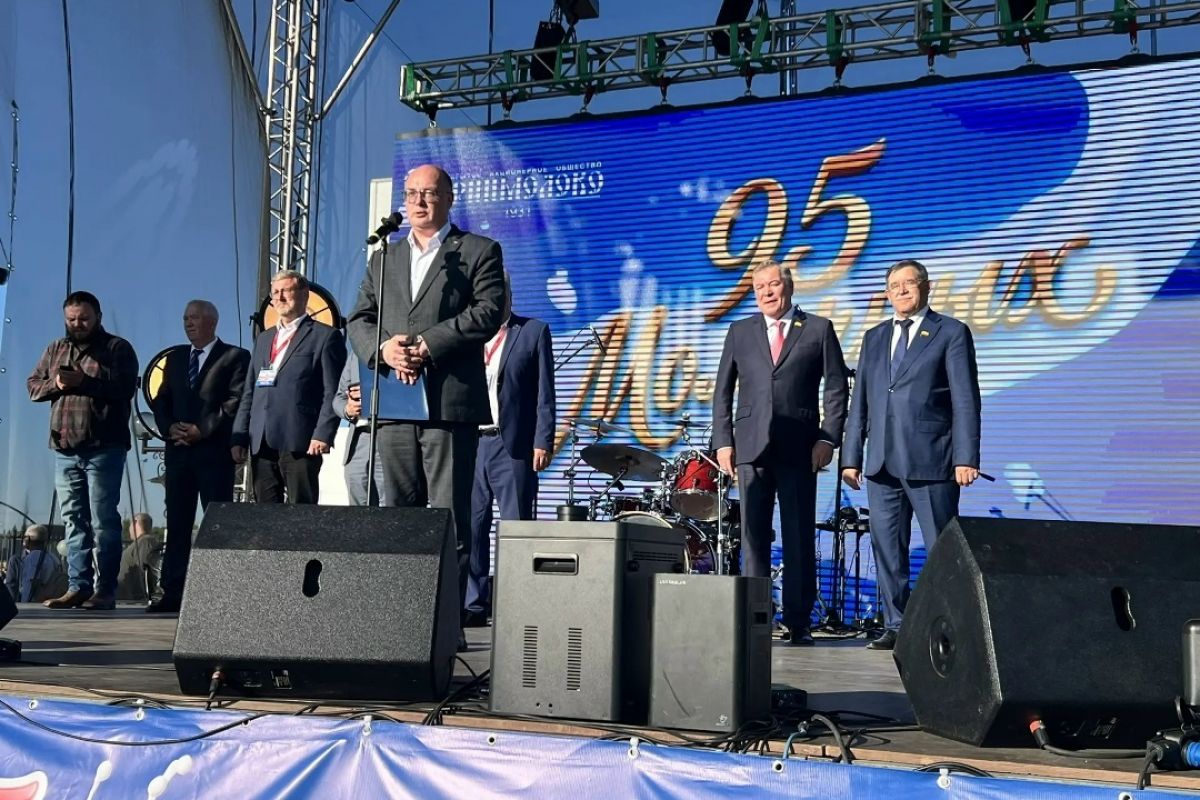 Сергей Артамонов поздравил коллектив «Ядринмолоко» с 95-летием предприятия