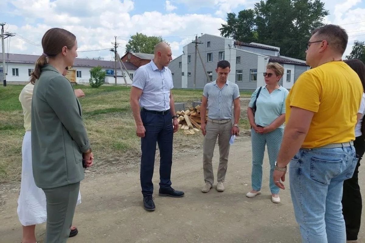 При поддержке «Единой России» в селе Мамоны Иркутского муниципального округа устанавливают спортивную площадку