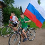 В поселке Мирный состоялся яркий велопробег под названием «Тебе, любимая Россия!»