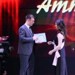 Секретарь Анадырского городского местного отделения Партии  Сергей Спицын принял участие в торжественной церемонии вручения аттестатов выпускникам