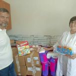 «Коробка храбрости»: депутаты Гордумы Нижнего Новгорода передали инвентарь и подарки в детские больницы