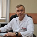 Военный врач Дмитрий Назаров провел экскурсию для студентов парламентских клубов в госпитале им. Н. Н. Бурденко