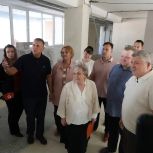"Партийный десант" высадился в новгородской школе №16, где идет ремонт
