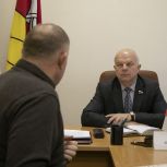 Депутат «Единой России» помог жительнице Панинского района с устройством внучек в образовательный центр