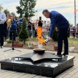 «Единая Россия» и «Газпром» зажгли Вечный огонь в селе Мякса Вологодской области