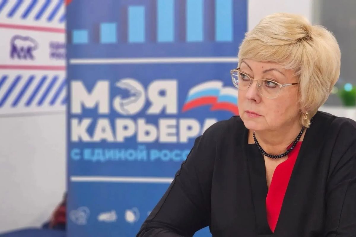 Светлана Виденеева помогла жительнице Заполярного разобраться с оформлением социального контракта для открытия ателье