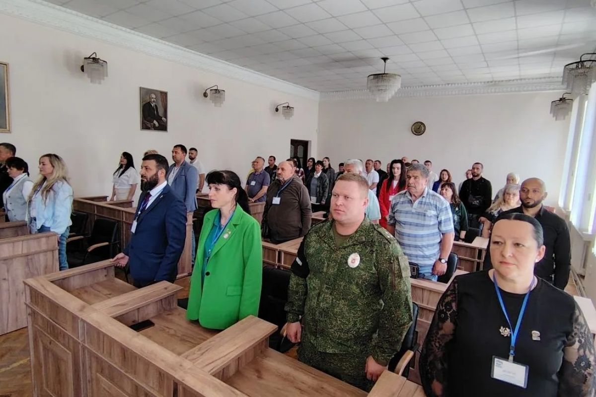 На конференции Скадовского отделения «Единой России» вручили партбилеты участникам СВО