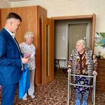 Михаил Архипов поздравил 90-летнюю труженицу тыла с днем рождения