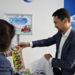 «Такие подарки - это маленькая награда за большую храбрость»: петербургские депутаты «Единой России» наполняют подарками «Коробку храбрости»
