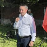 Участник СВО Эльдар Шарипов вручил благодарственные письма педагогам станции юных натуралистов в Савеловском районе