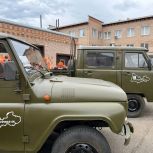 Автомобили, генераторы, квадрокоптеры и детские рисунки передала «Единая Россия» за «ленточку»