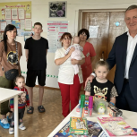 Сергей Кузьменко навестил маленьких пациентов в Покровской больнице