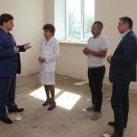 Победители предварительного голосования «Единой России» посетили строящиеся поликлиники в Алтайском крае