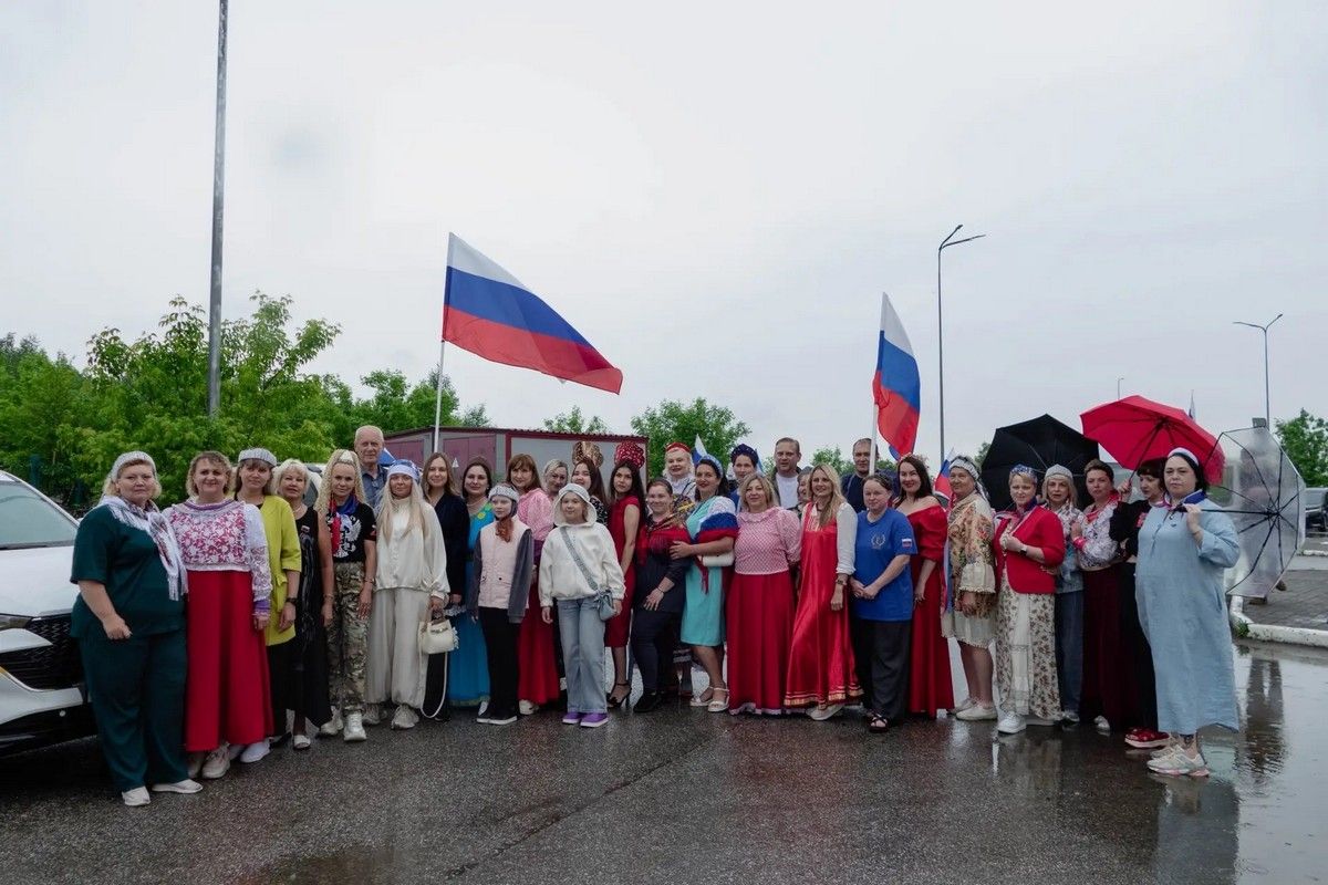 Автопробег с ветераном и отправка гумпомощи: как «Женское движение Единой России» отметило День России