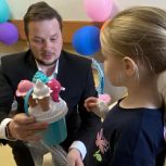 Депутаты «Единой России» обустроили детский уголок в педиатрическом отделении Салехардской больницы