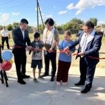 При участии «Единой России» в посёлке Песочный в Калмыкии появилась новая детская площадка