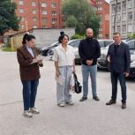 Сергей Еремин взял на контроль благоустройство двора на улице Дзержинского
