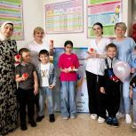 Партийцы Покачей провели акцию «Детские ладошки V руках Югры»