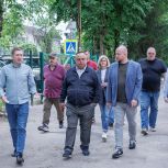 Ход ремонтных работ в псковских школах оценили депутат Алексей Севастьянов и глава города Борис Елкин